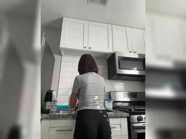 HoneyLili webcam