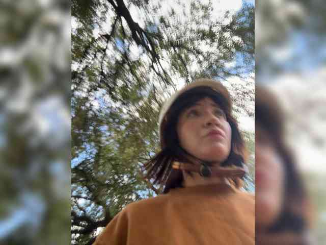 HoneyLili webcam