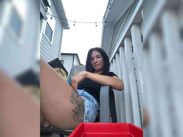HoneyLili webcam