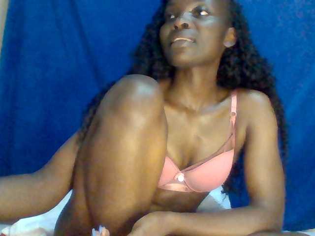 Sexybooty15 live cam on BongaCams