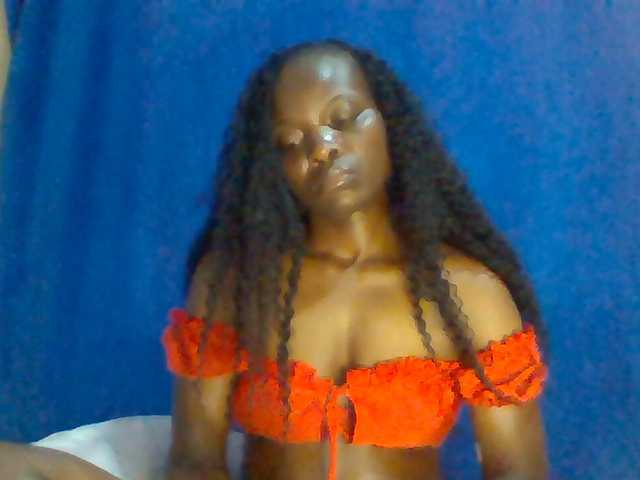 Sexybooty15 live cam on BongaCams