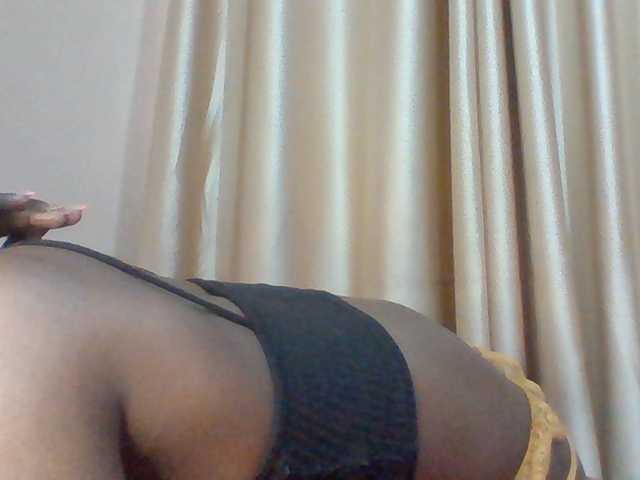 Sexybooty15 live cam on BongaCams