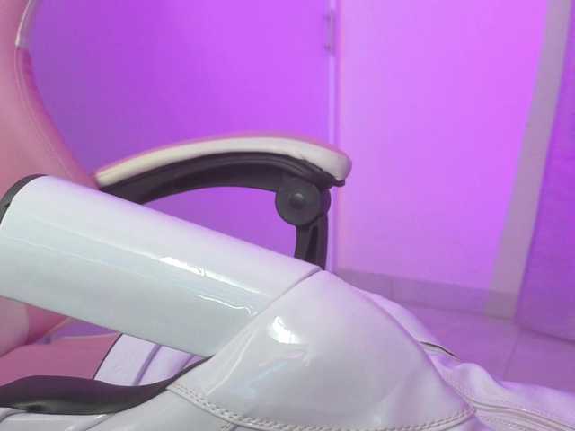 valeria-mendoza live cam on BongaCams