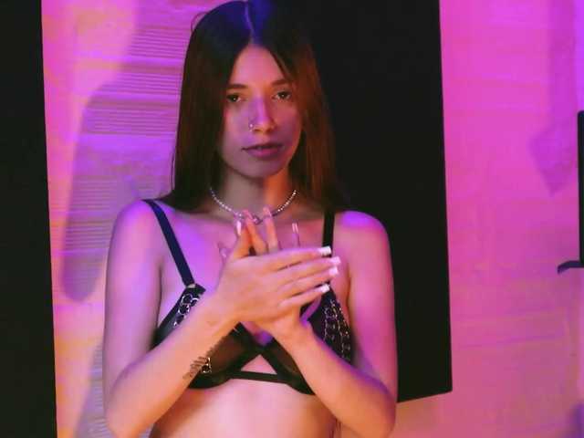 valeria-mendoza live cam on BongaCams