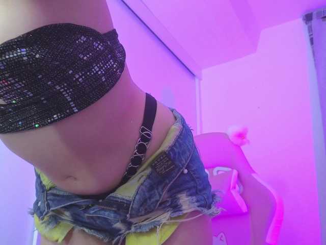 valeria-mendoza live cam on BongaCams