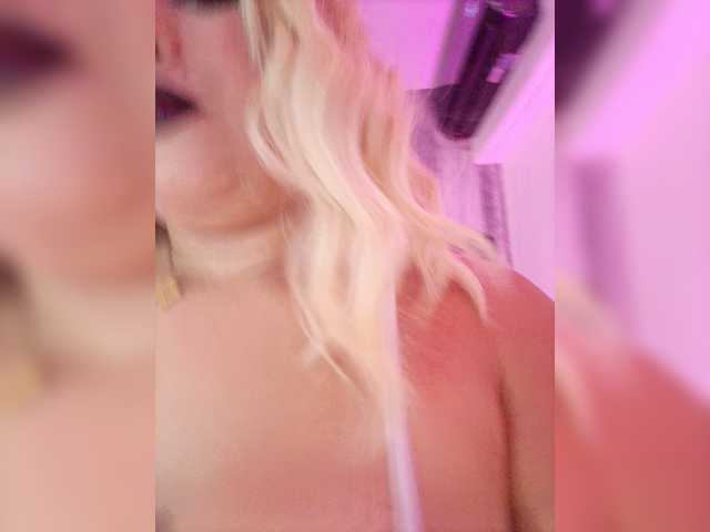 EinnyMure live cam on BongaCams