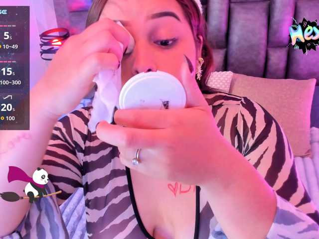EinnyMure live cam on BongaCams