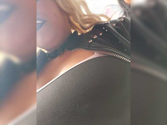 EinnyMure live cam on BongaCams