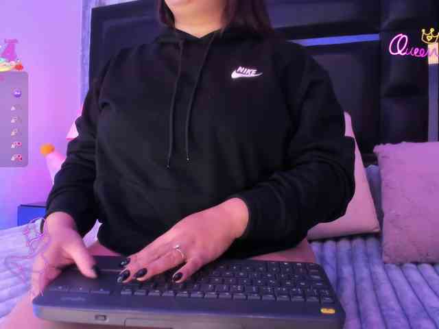 EinnyMure Live Webcam on BongaCams