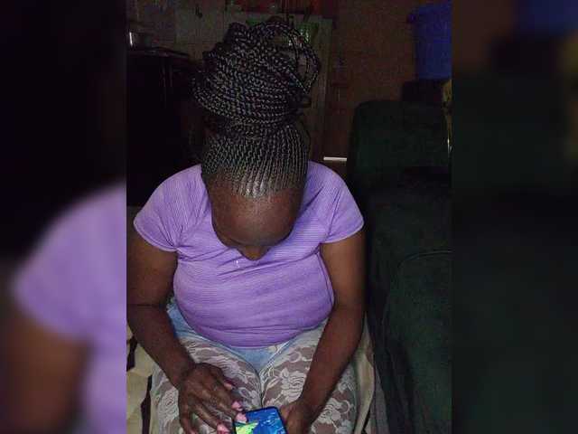 Missessy's BongaCams show and profile