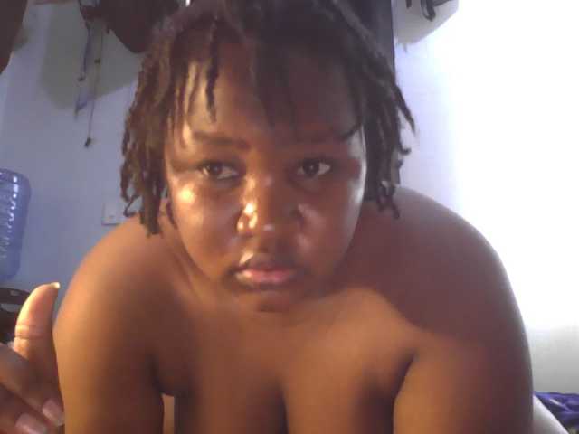 Sassyj3 live cam on BongaCams