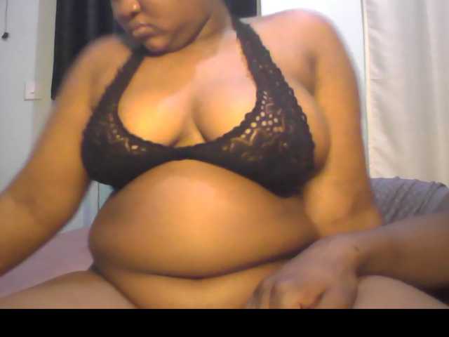 Sassyj3 live cam on BongaCams