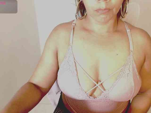 KaillyPariss Live Webcam on BongaCams