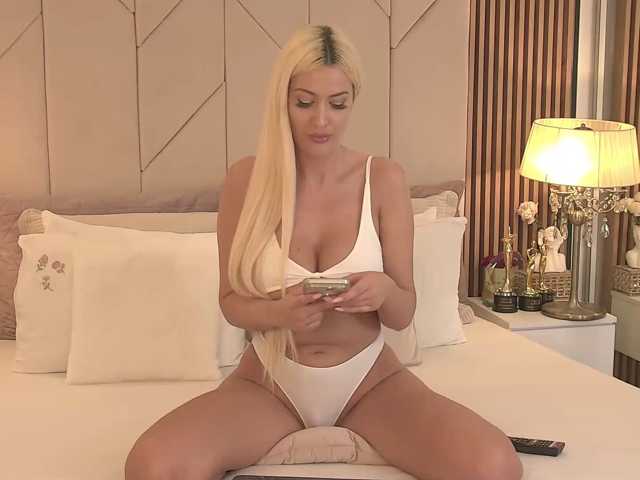 BlancheSummer, en directo ahora en BongaCams