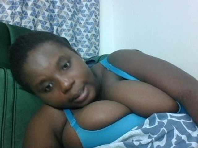 Hotybobbies live cam on BongaCams