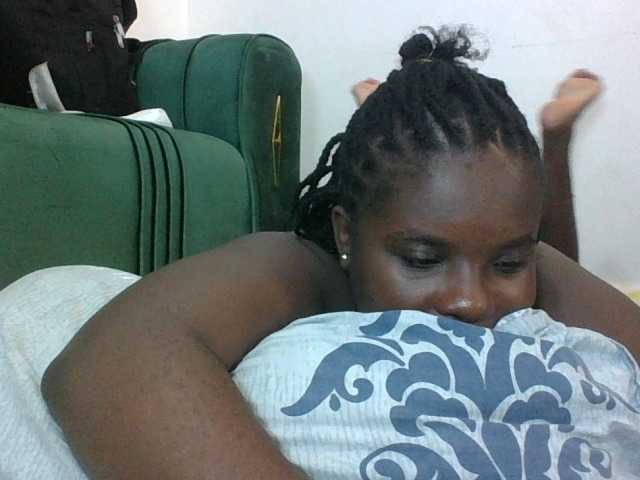 Hotybobbies live cam on BongaCams