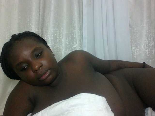 Hotybobbies live cam on BongaCams