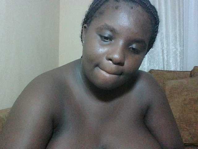Hotybobbies live cam on BongaCams