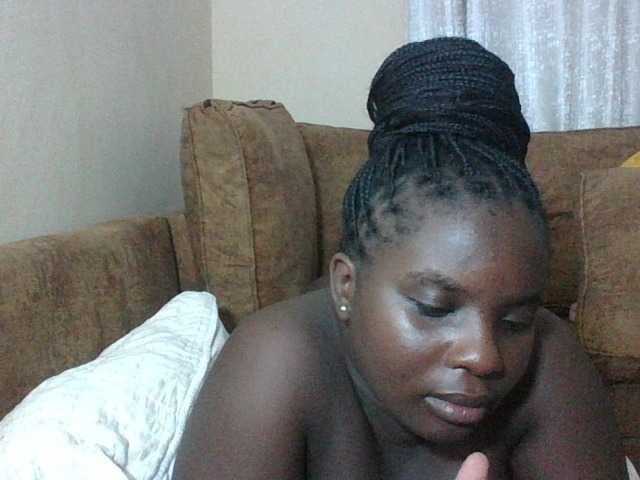 Hotybobbies live cam on BongaCams