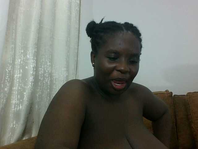 Hotybobbies live cam on BongaCams