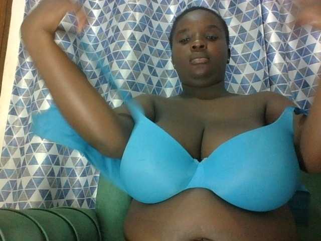 Hotybobbies live cam on BongaCams
