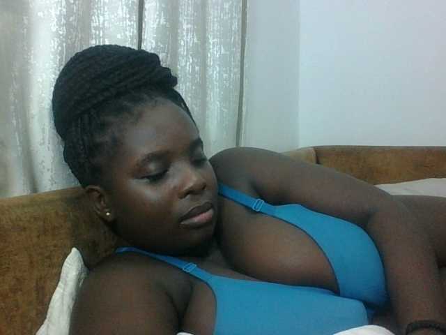 Hotybobbies live cam on BongaCams