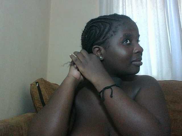 Hotybobbies live cam on BongaCams