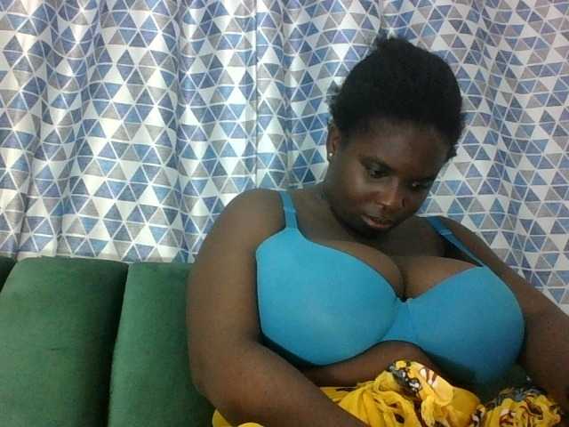 Hotybobbies live cam on BongaCams