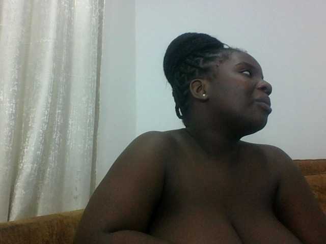 Hotybobbies live cam on BongaCams