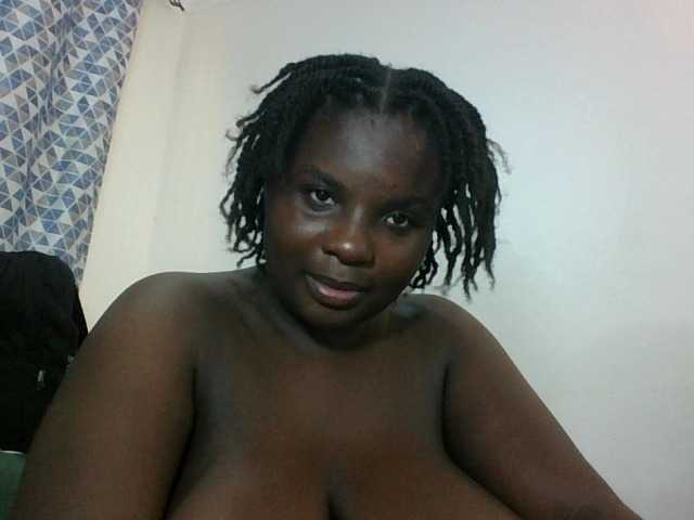 Hotybobbies live cam on BongaCams