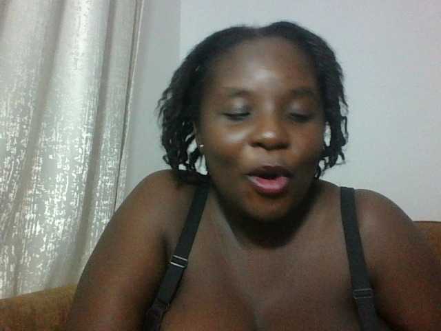 Hotybobbies live cam on BongaCams