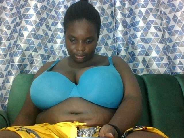 Hotybobbies live cam on BongaCams