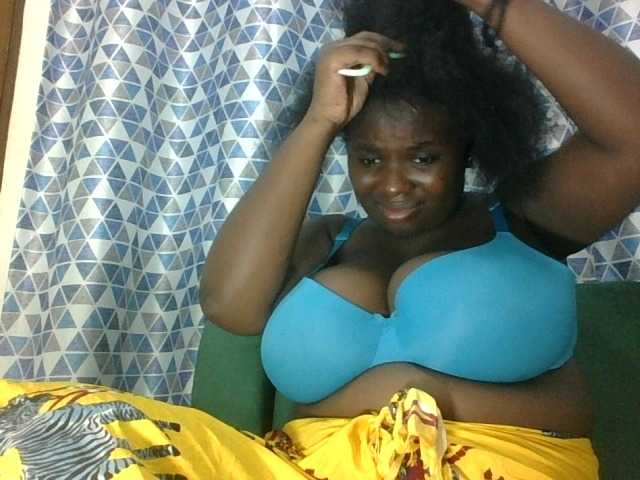 Hotybobbies live cam on BongaCams