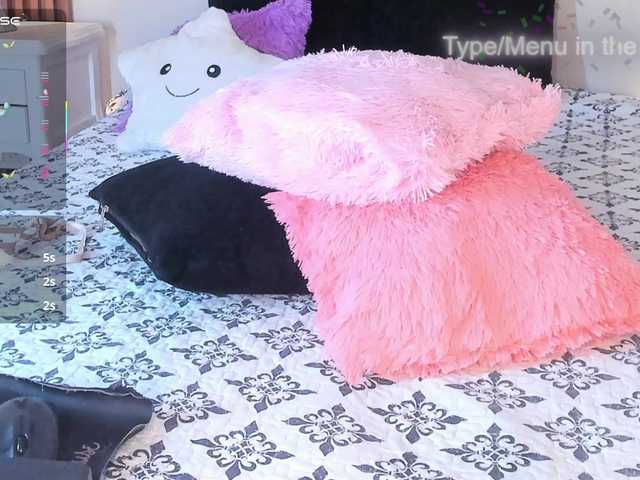 EllieRussell live cam on BongaCams