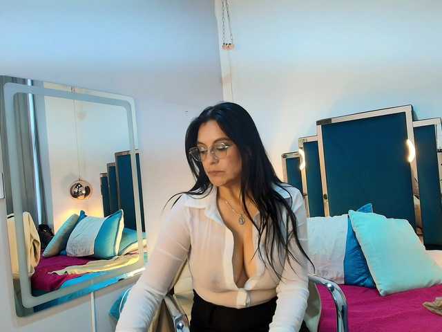 Zuzana21 live cam on BongaCams