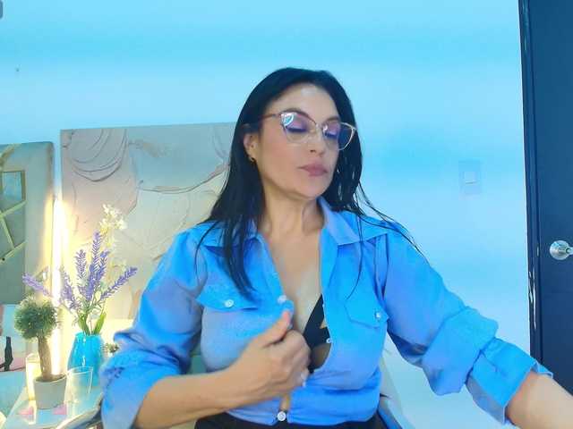 Zuzana21 live cam on BongaCams