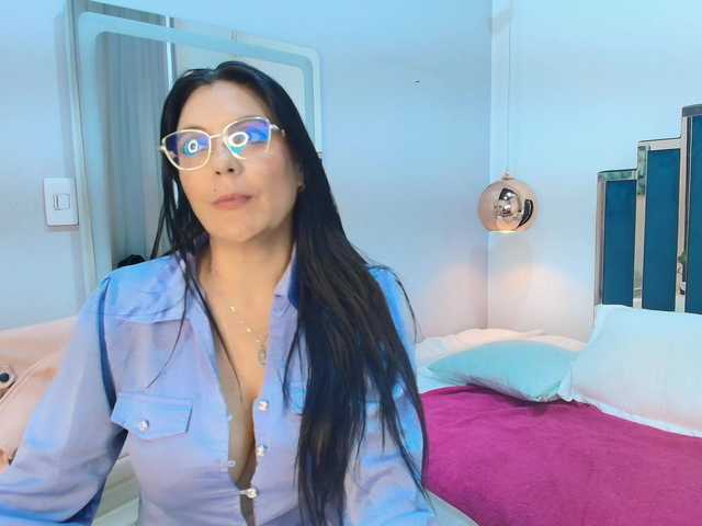 Zuzana21 live webcam show