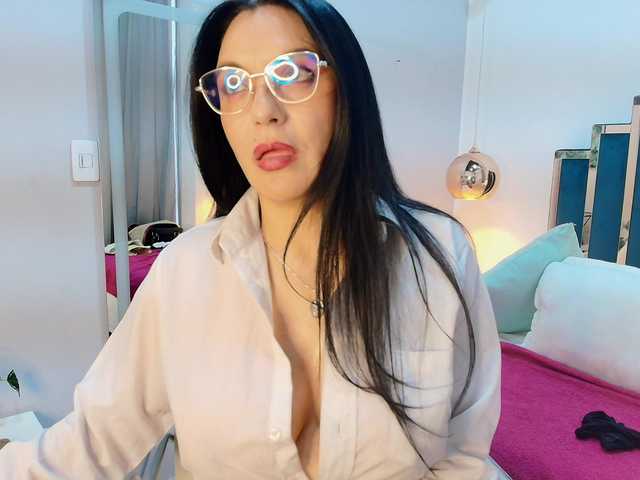Zuzana21 live webcam show