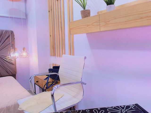 le modèle Zuzana21 est en webcam porno dans un show sur le site bongacams, il possède les tags suivants: Latino/Hispanic,Brunette,Shaved