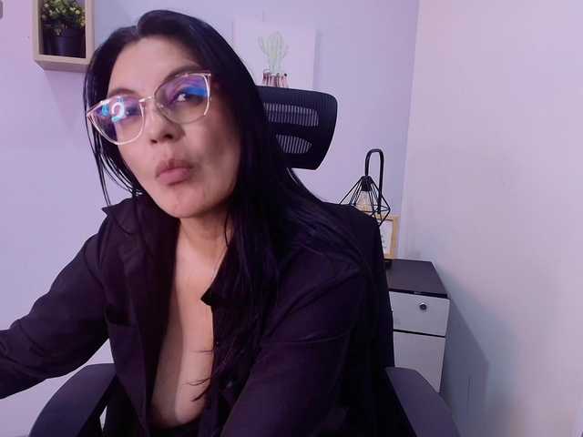 Zuzana21's BongaCams show and profile