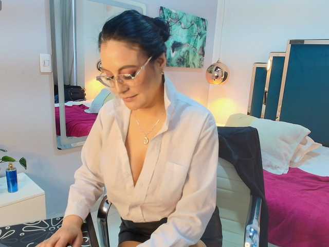 Zuzana21 live webcam show