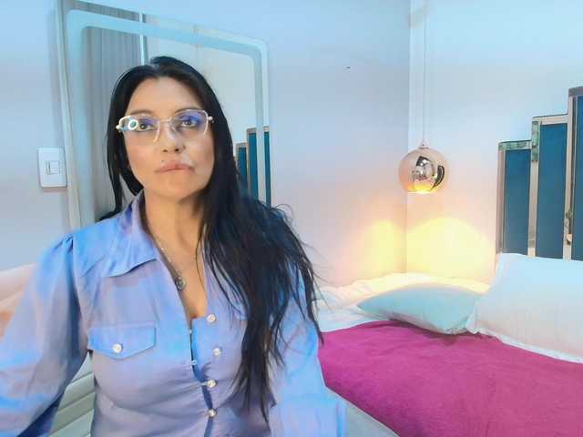 Zuzana21 live webcam show