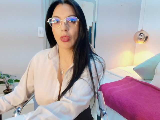 Zuzana21 live webcam show