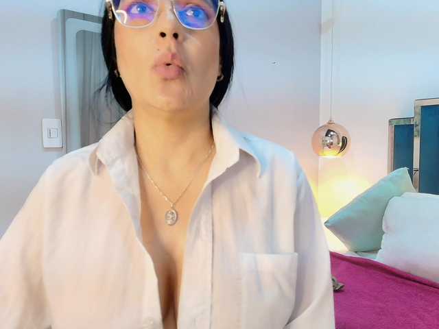 Zuzana21 live webcam show