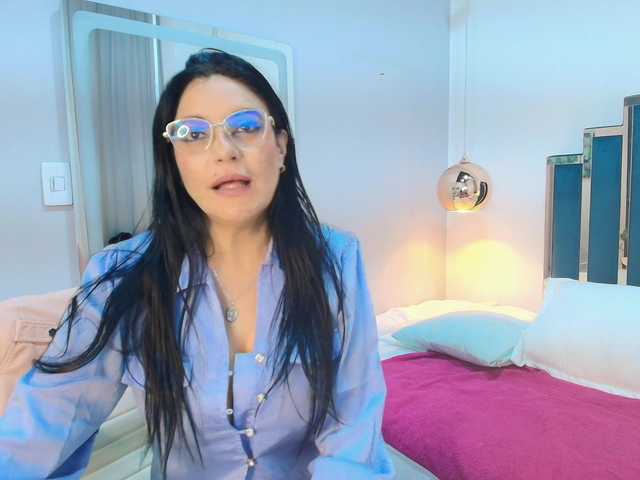 Zuzana21 live webcam show
