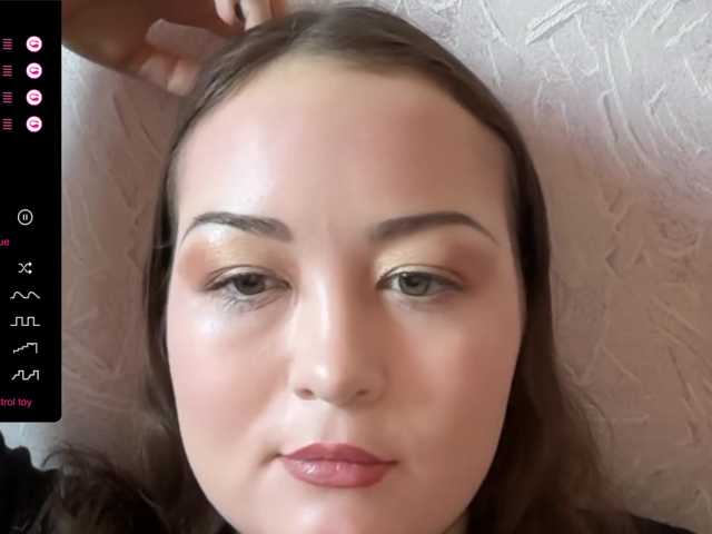 -tiny-nika- live cam