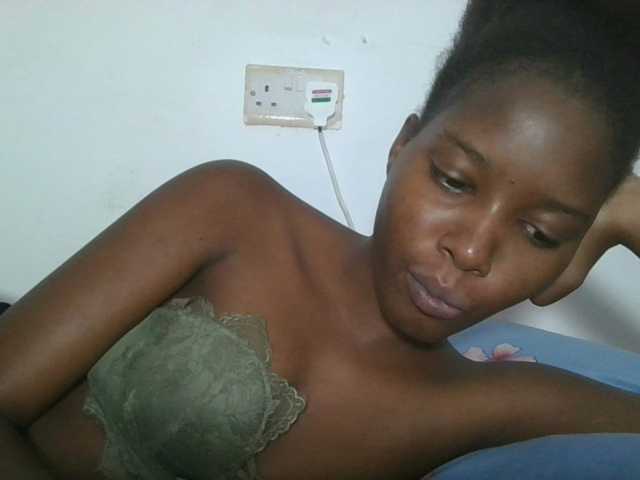 Hornyqueen4 live cam on BongaCams