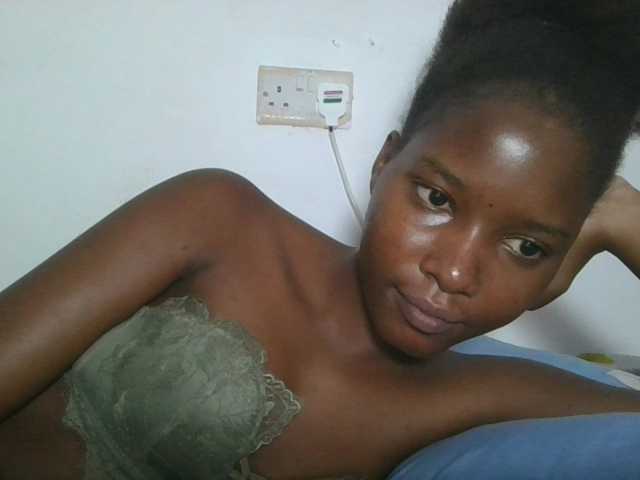 Hornyqueen4 live cam on BongaCams