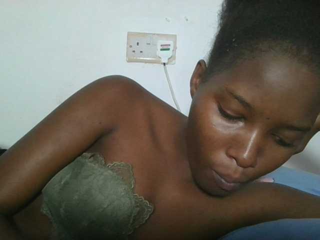 Hornyqueen4 live cam on BongaCams