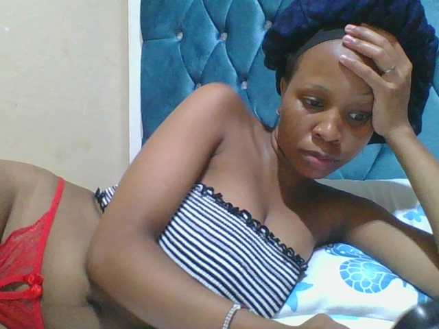 Prettyebony4 Live Cam on BongaCams